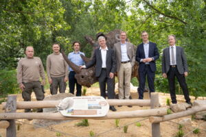Representatives of Tierpark Berlin, Safari Park Dvůr Králové, Leibniz-IZW and Berlin's Senator of Finance Stefan Evers announcing the rhino facility at Tierpark Berlin (photo: Jan Zwilling)