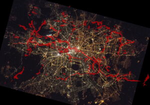 Preferred commuting routes of common noctule bats above illuminated Berlin (Image: Leibniz-IZW/: ISS047-E-29989 courtesy of the Image Science & Analysis Laboratory, NASA Johnson Space Center) Preferred commuting routes of common noctule bats above illuminated Berlin (Image: Leibniz-IZW/: ISS047-E-29989 courtesy of the Image Science & Analysis Laboratory, NASA Johnson Space Center)