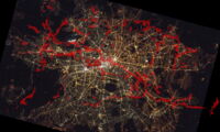 Preferred commuting routes of common noctule bats above illuminated Berlin (Image: Leibniz-IZW/: ISS047-E-29989 courtesy of the Image Science & Analysis Laboratory, NASA Johnson Space Center)