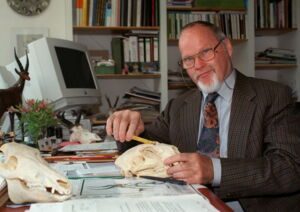 Prof Hofmann during his time as director of the Leibniz-IZW in 1996 (photo: picture-alliance/dpa | Klaus Franke)